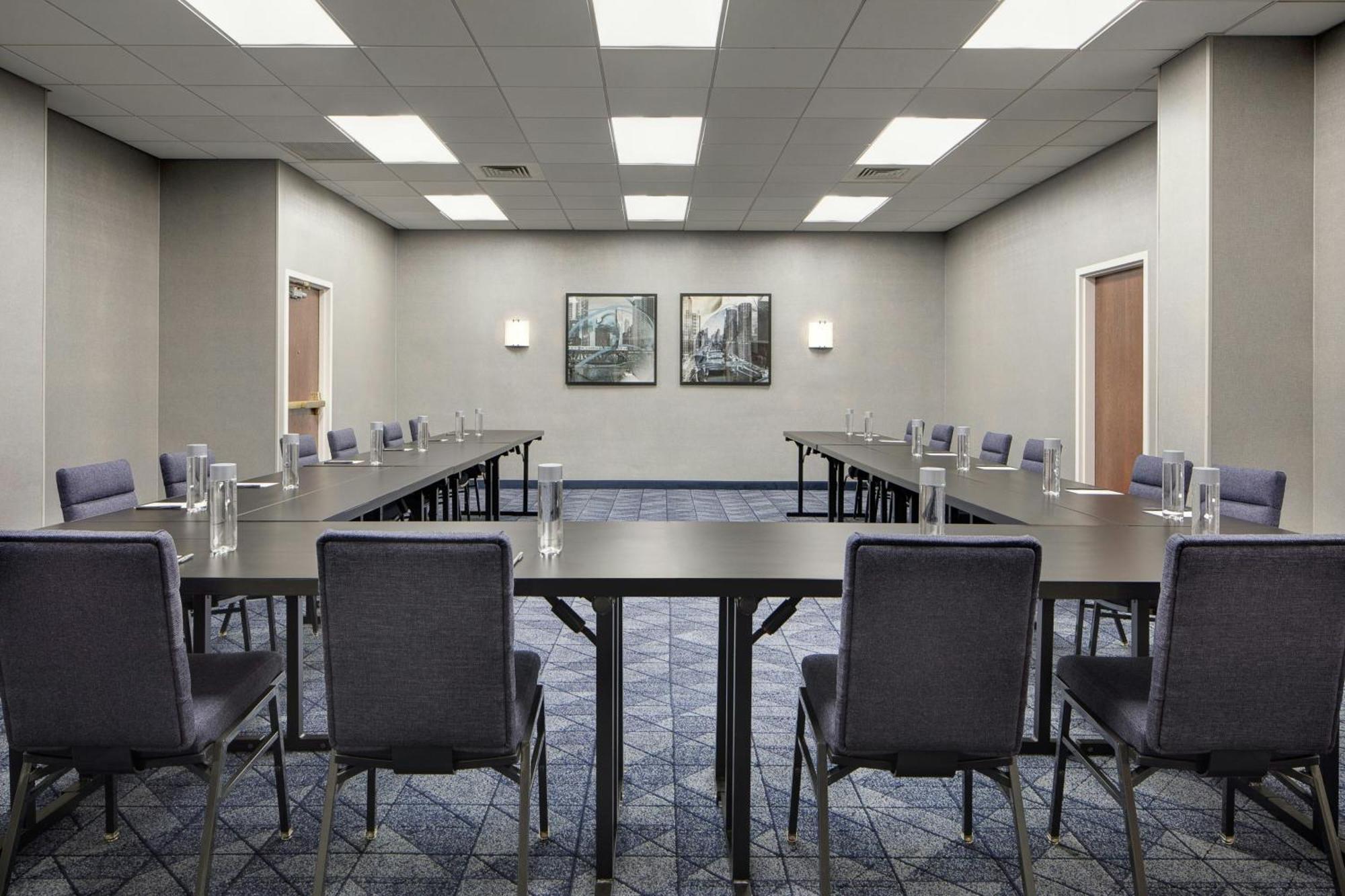Courtyard By Marriott Chicago Downtown/River North Extérieur photo